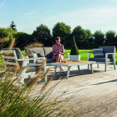Salon de jardin Guadeloupe Gescova - aluminium blanc, teck massif, coussins gris