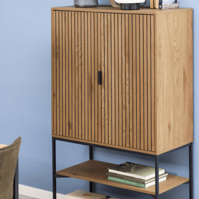 Armoire en chêne rustique : 2 portes, 2 étagères, façade en lamelles (80x40x140cm)