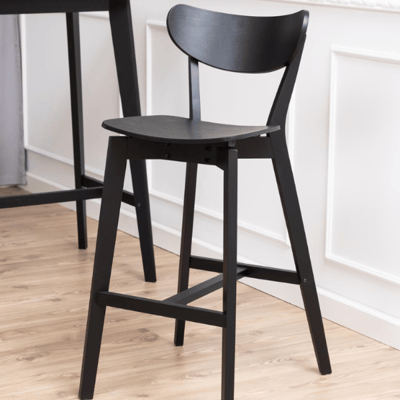 Tabouret de bar Roxby : Placage de chêne noir, base en bois d'hévéa Tabouret de bar Roxby : Placage de chêne noir, base en bois d'hévéa