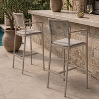 Tabouret de bar Arriba Gescova - aluminium beige et accoudoirs en teck - 55x61x108cm