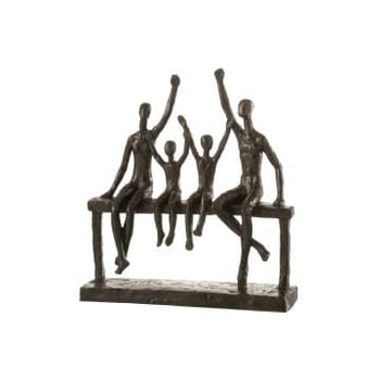 Famille sur banc poly brun fonce